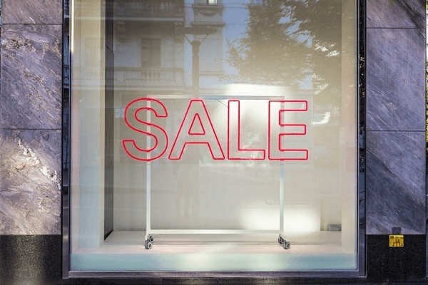 Mostre que sua loja está na Black Friday Vitrine com a palavra Sale escrita